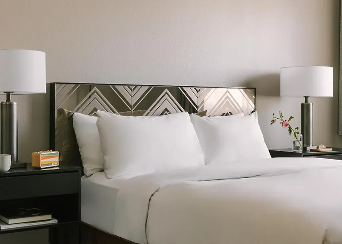 Pet Friendly hotel: The V Powered By Sonder